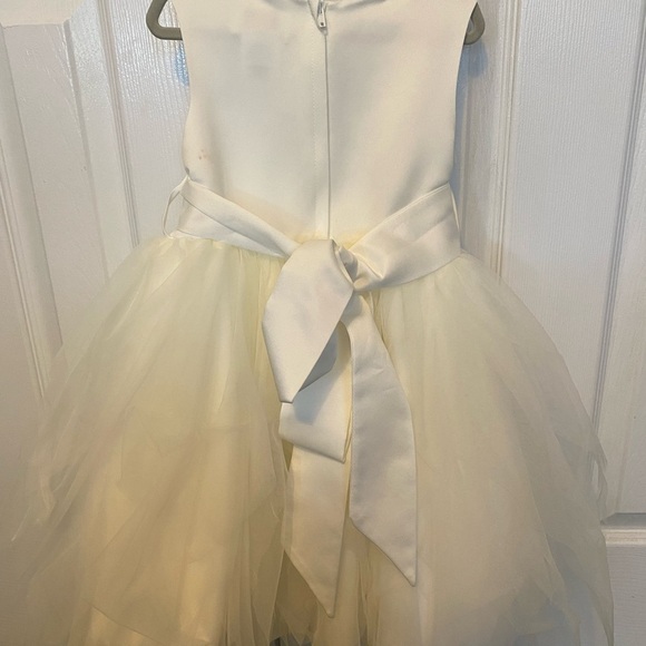 Girls’ white dress communion or wedding apparel worn once size 4T - Picture 4 of 5